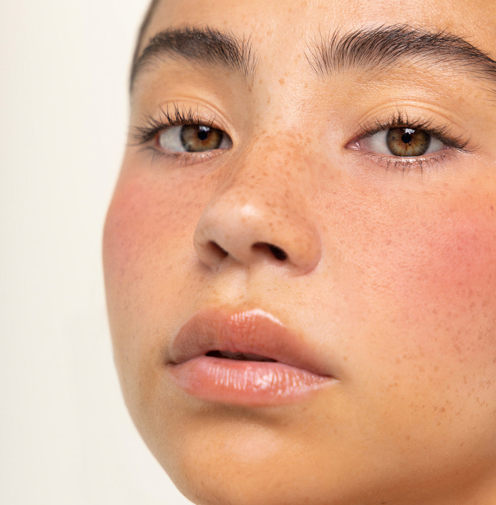Cristina wears Airblush in Girl Crush