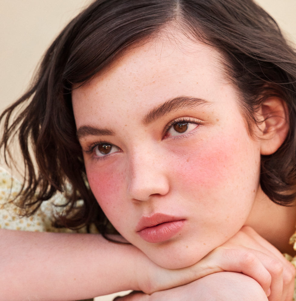 Piper wears Airblush in Doll