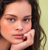 Evelyn wears Airblush in Peached