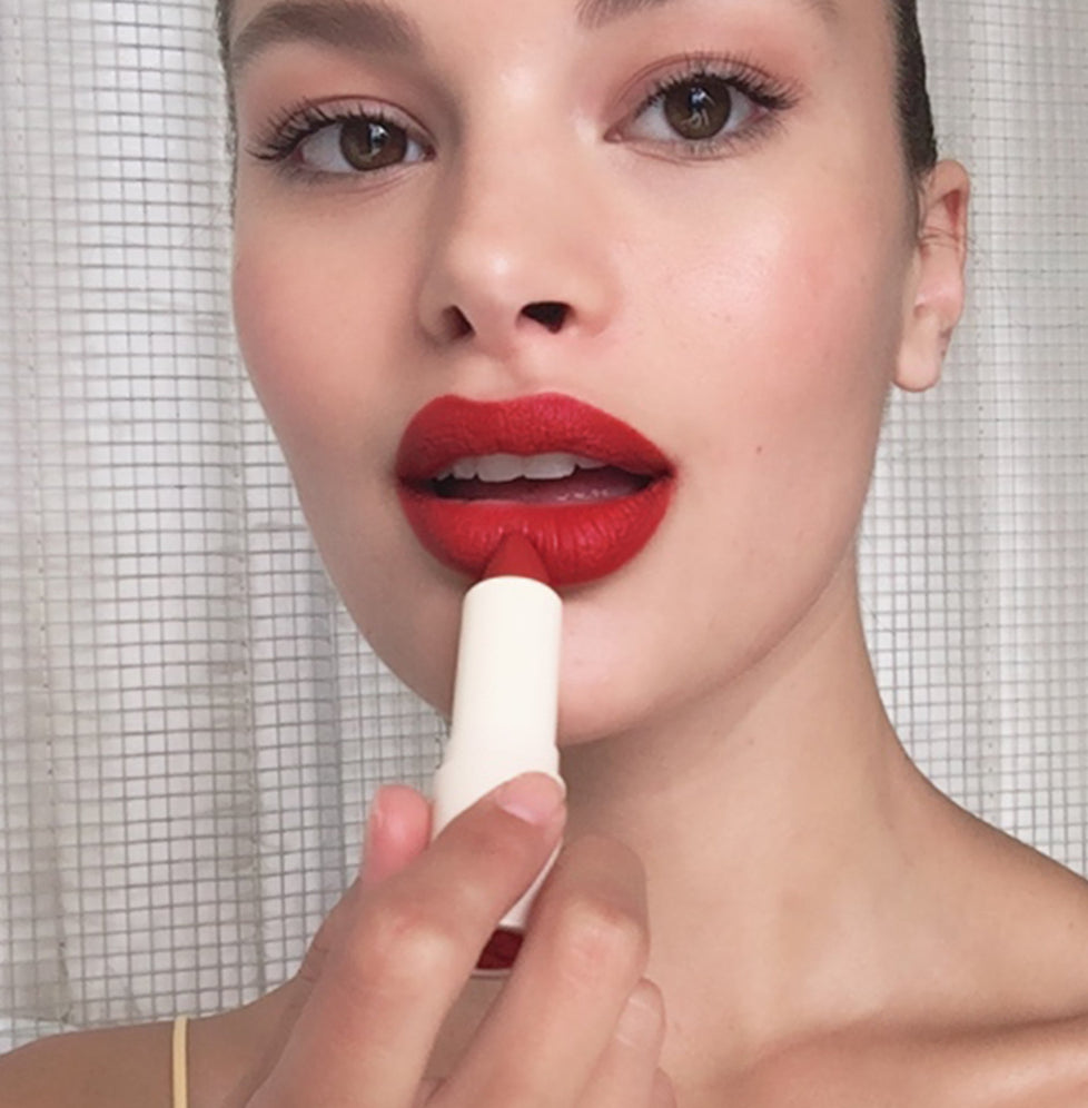 Madison wears Fluffmatte in Major