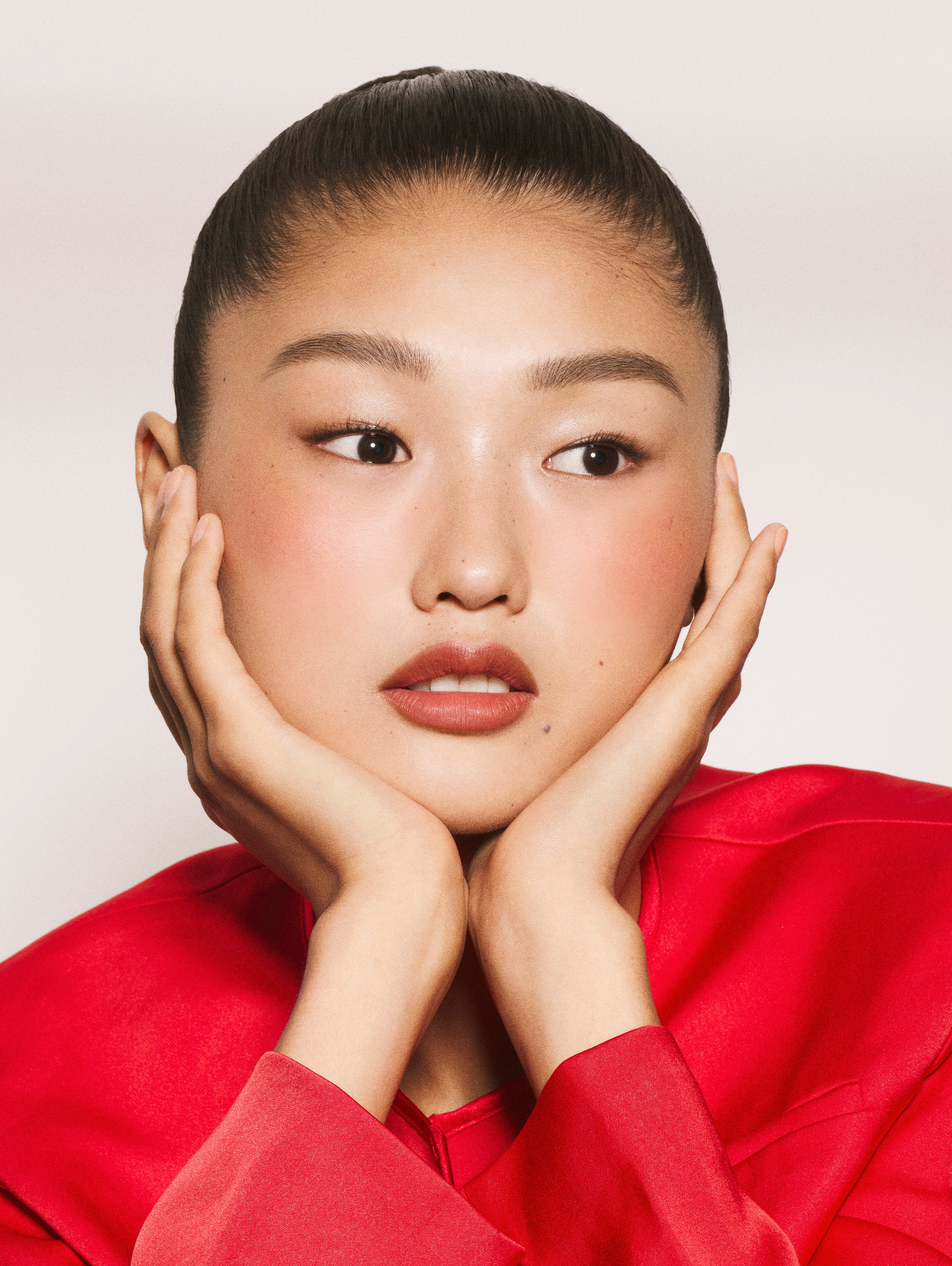 Shinjie wears Fluffmatte in Goji