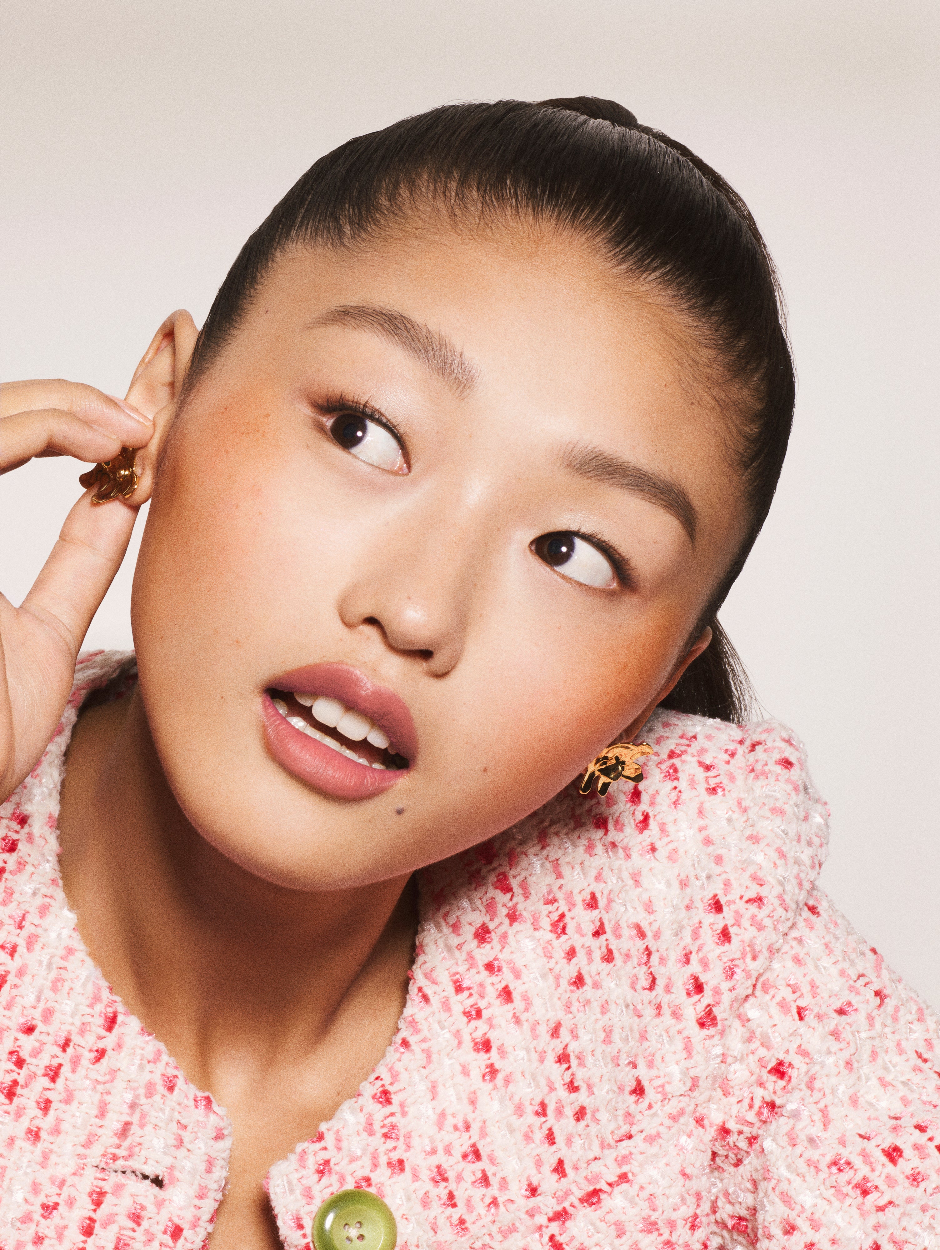 Shinjie wears Fluffmatte in Mod