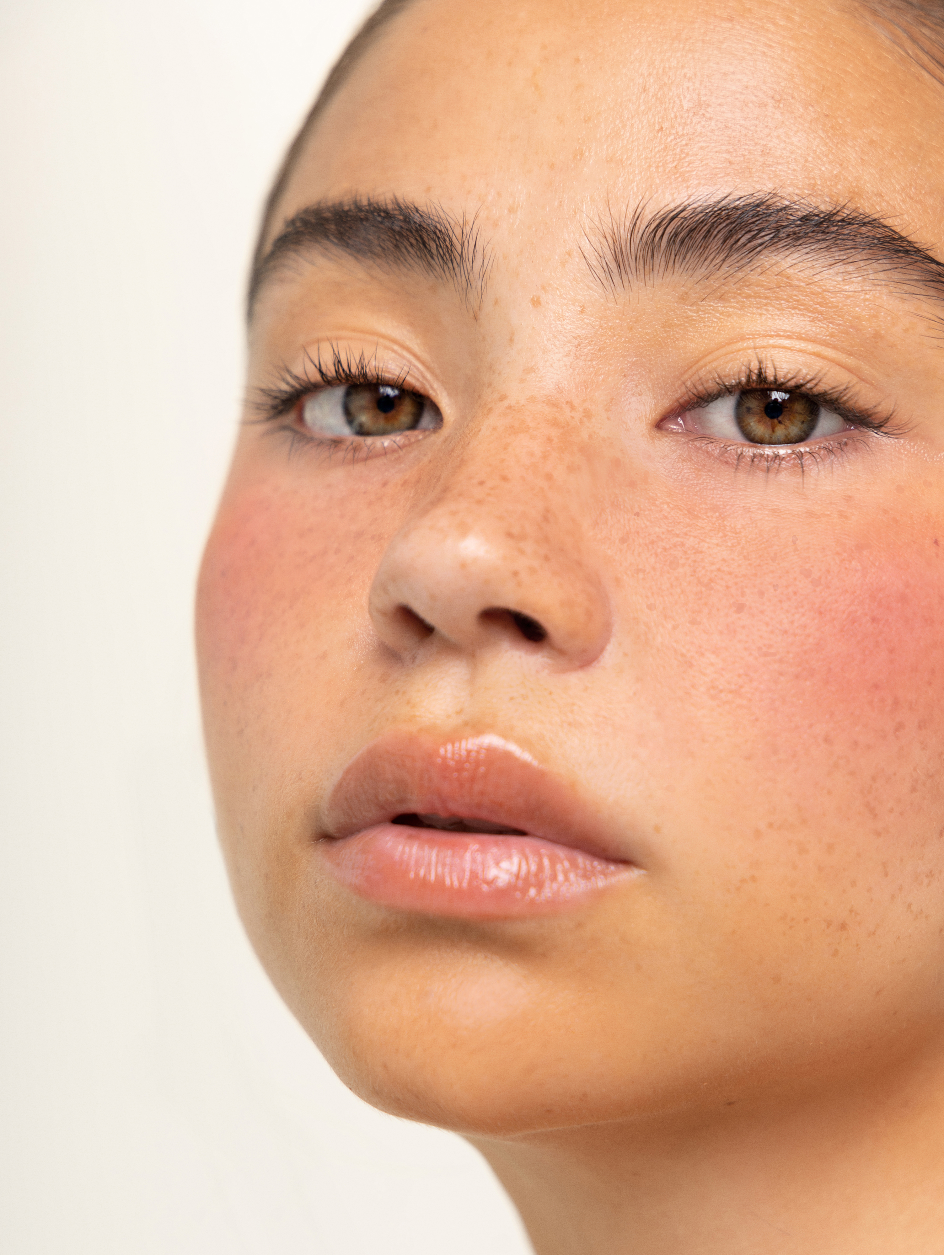 Cristina wears Airblush in Girl Crush