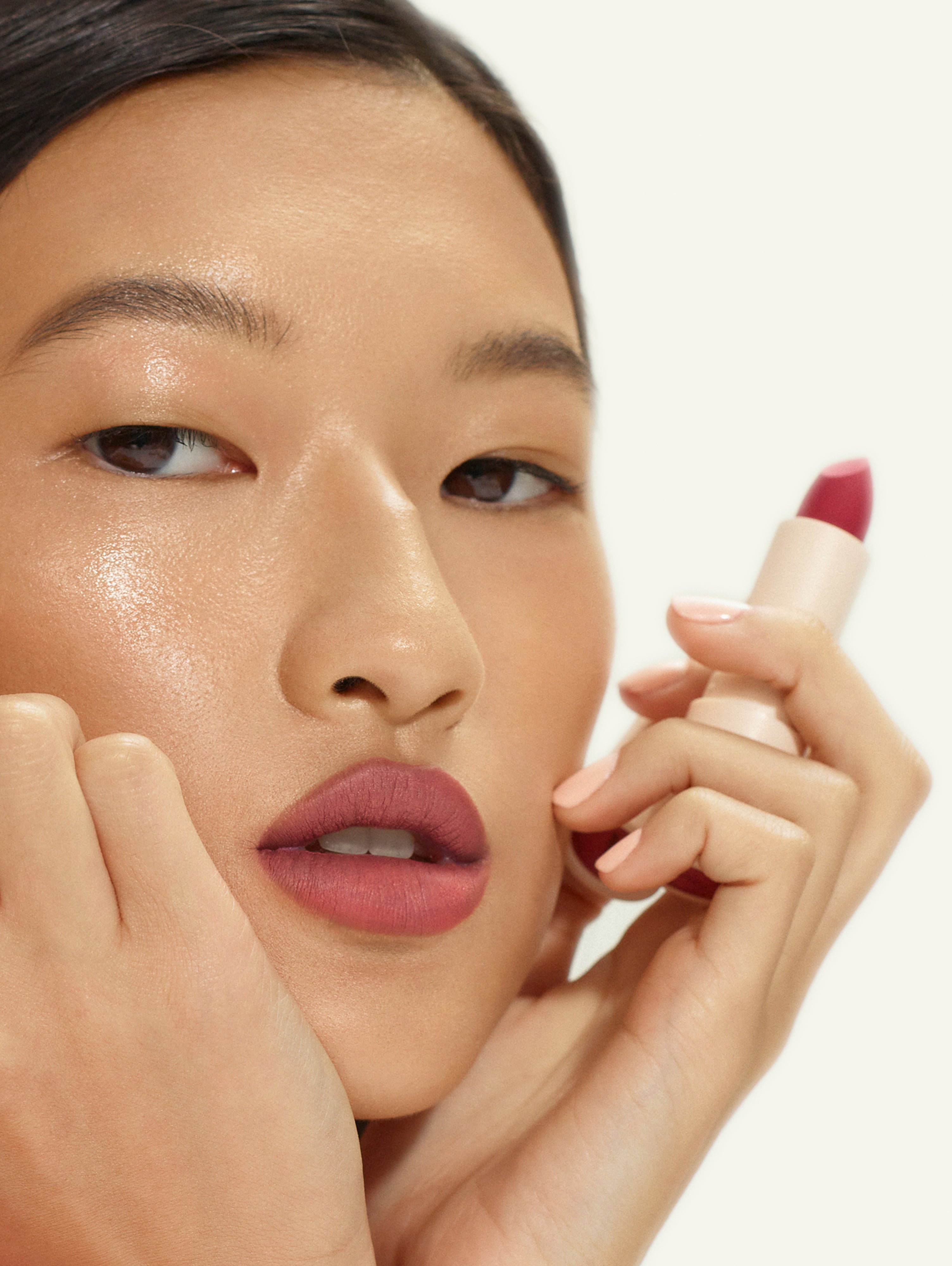 Sue wears Fluffmatte in Girlish