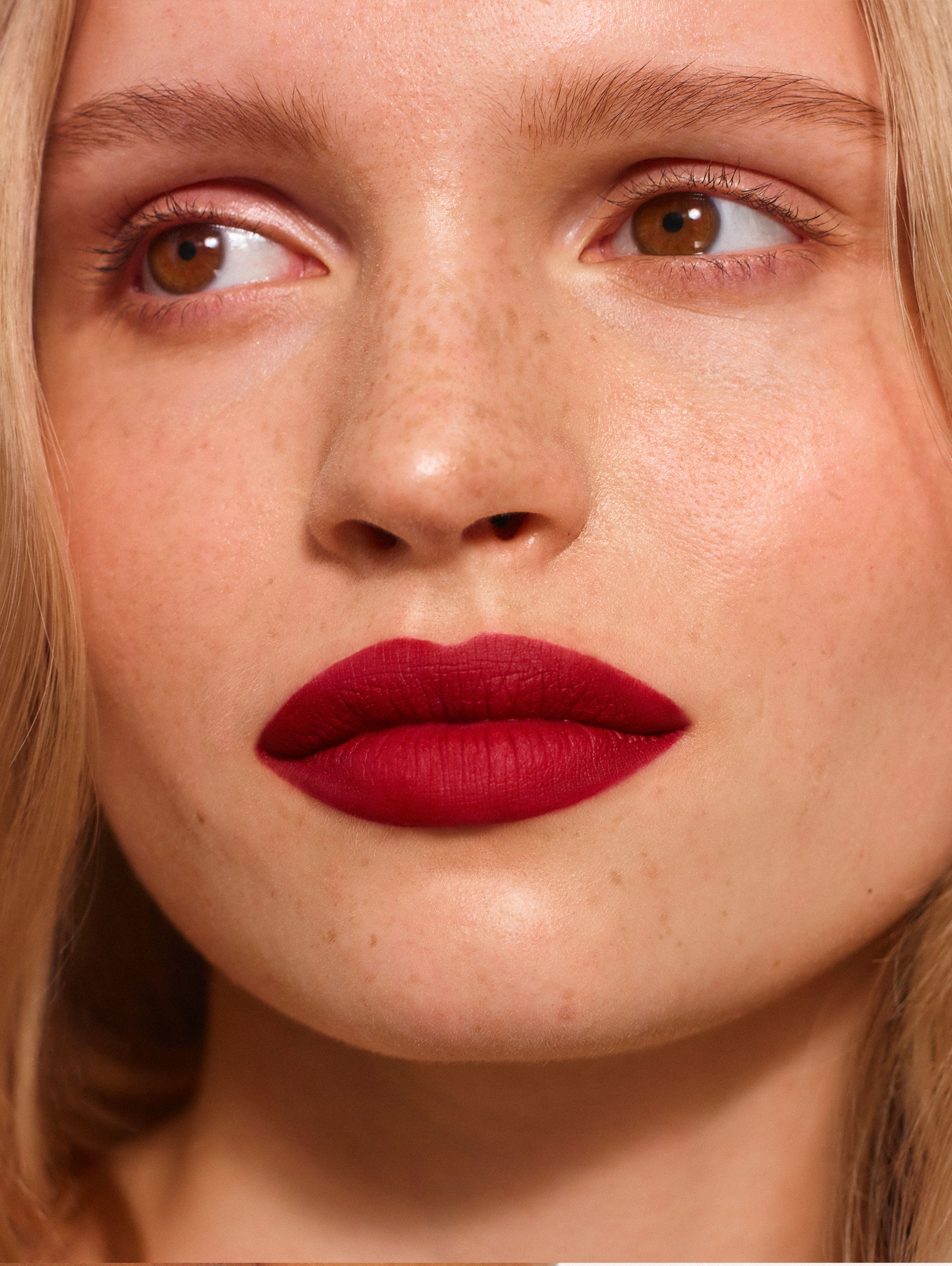 Daniela wears Fluffmatte in Major