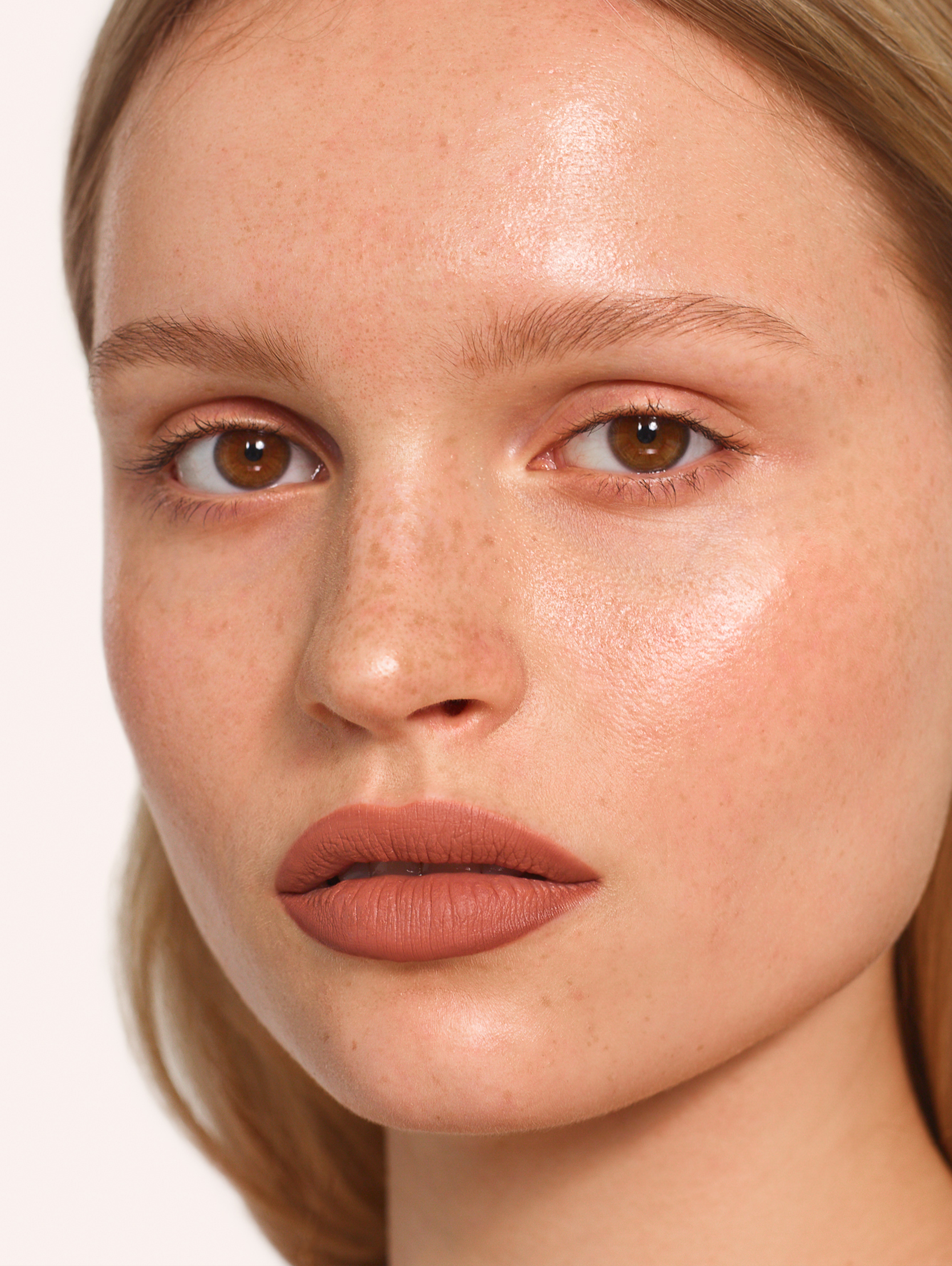 Daniela wears Fluffmatte in Nudist