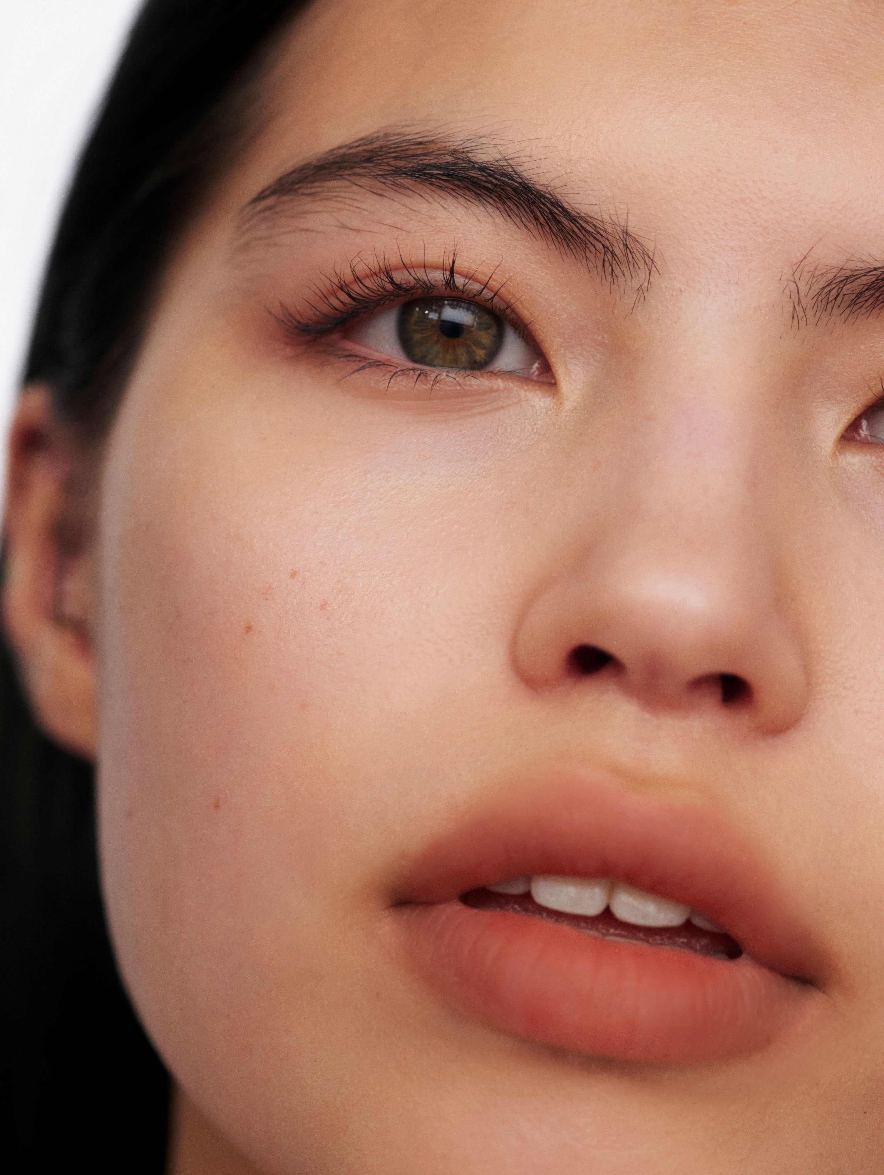 Monique wears Fluffbalm in Perfect Nude