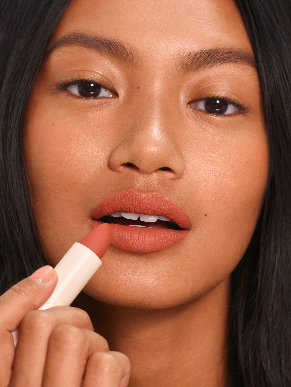 Cathrina wears Fluffmatte in Vacay