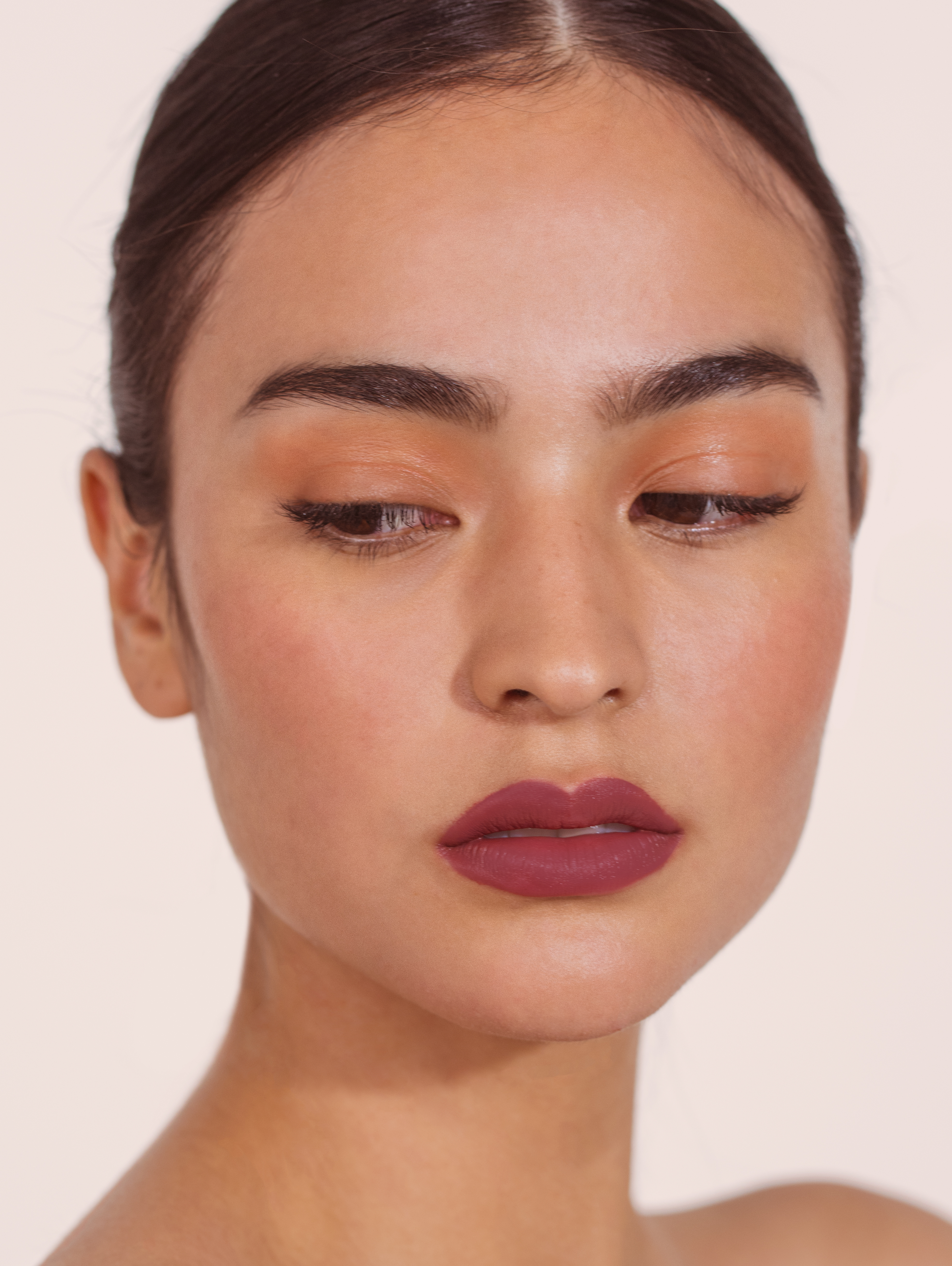 Madison wears Fluffmatte in 143