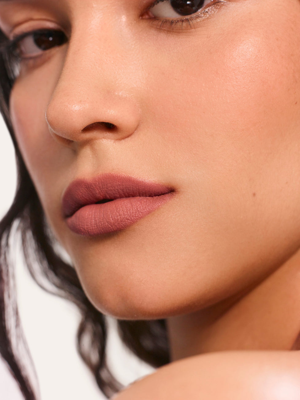 Karina wears Fluffmatte in Baby Spice