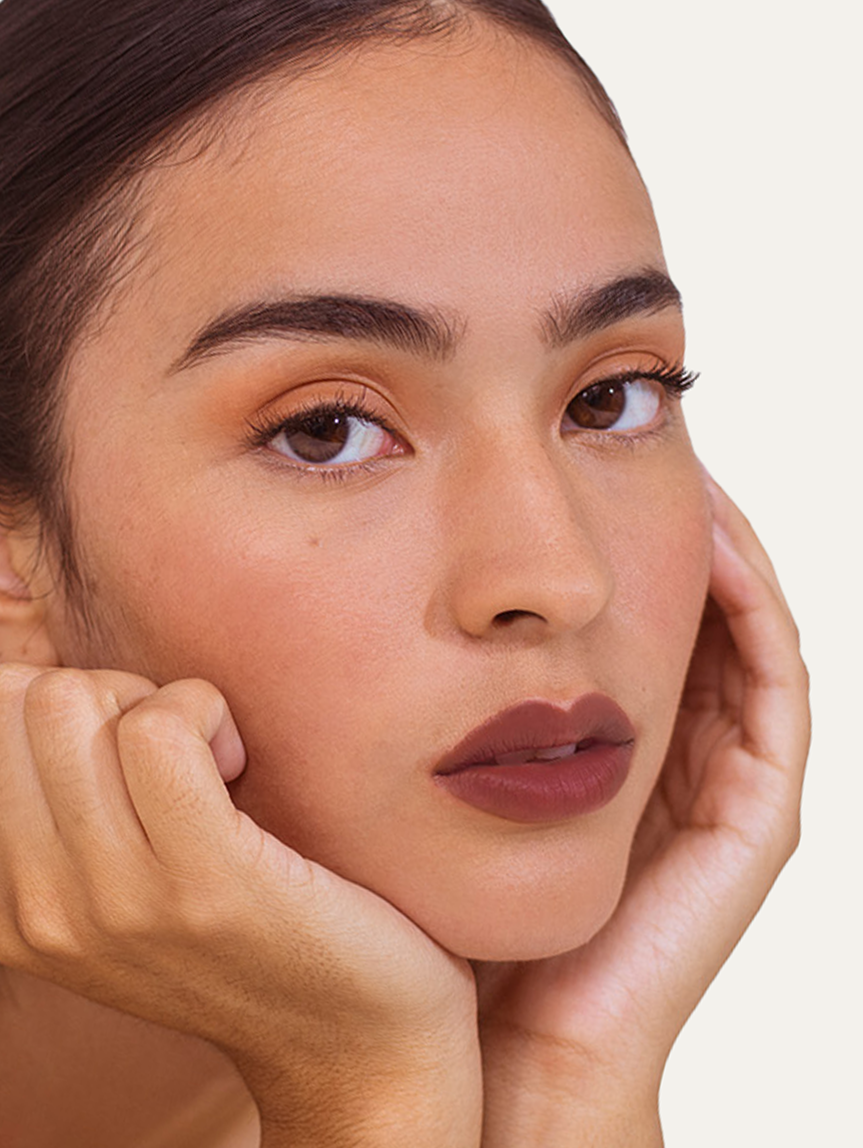 Madison wears Fluffmatte in Mood