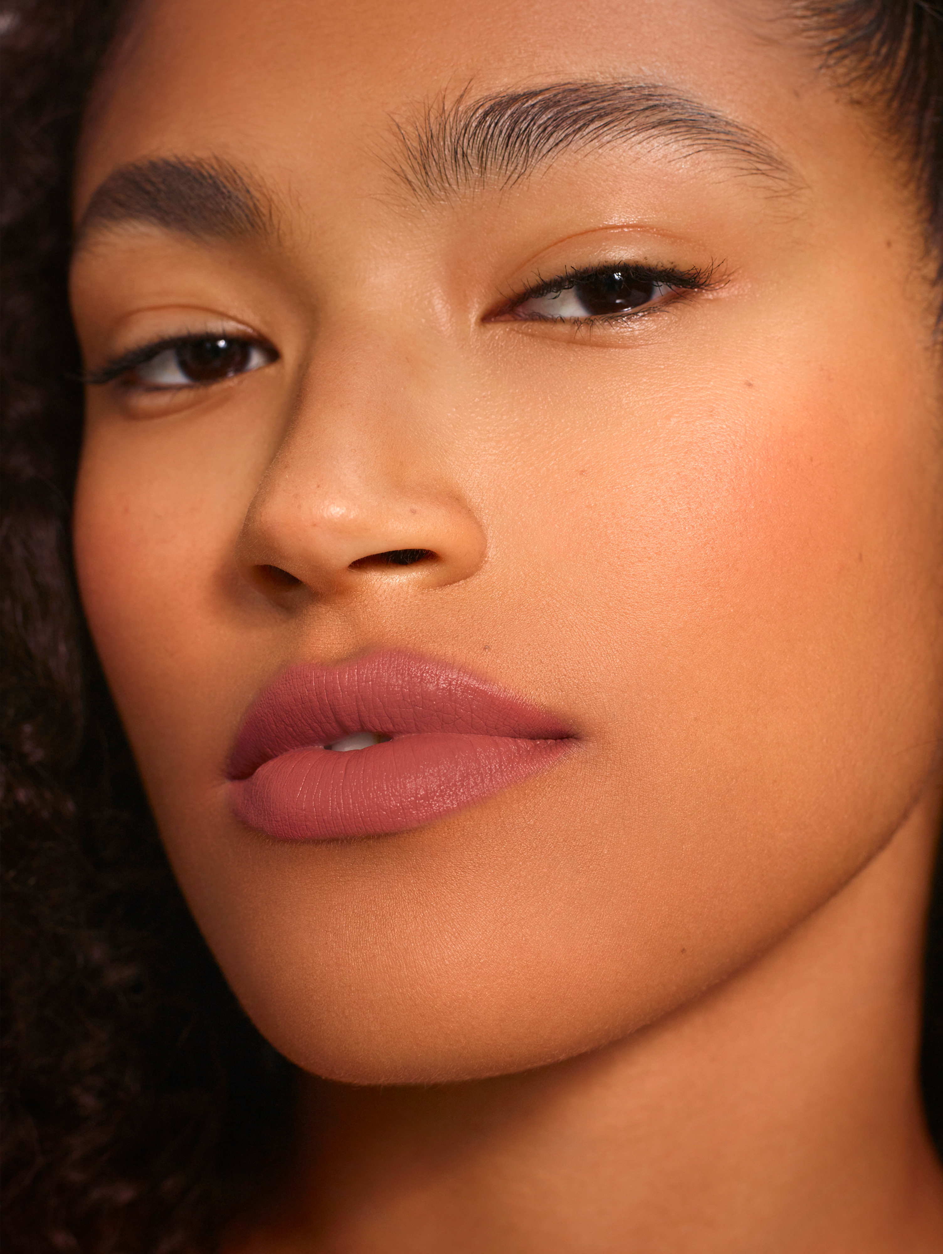 Zoe wears Fluffmatte in Baby Spice