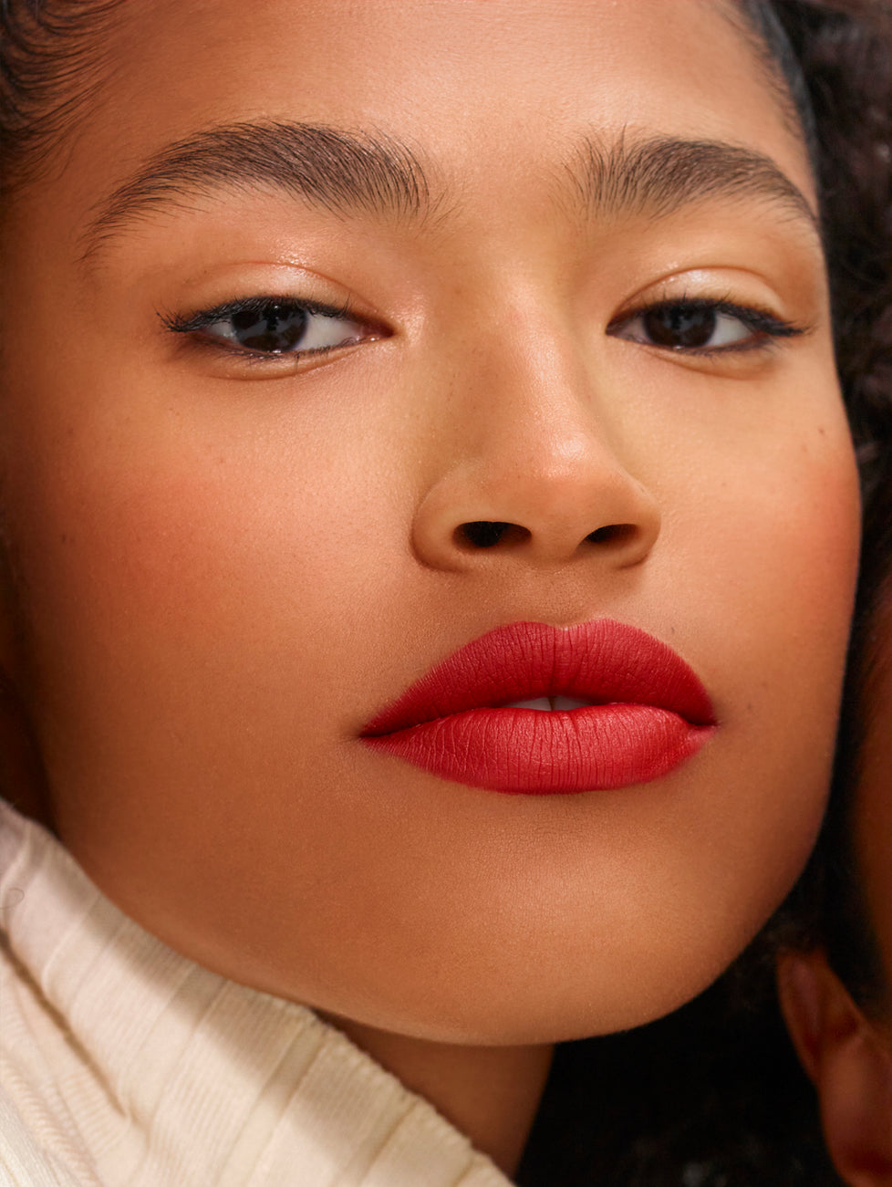 Zoe wears Fluffmatte in Major