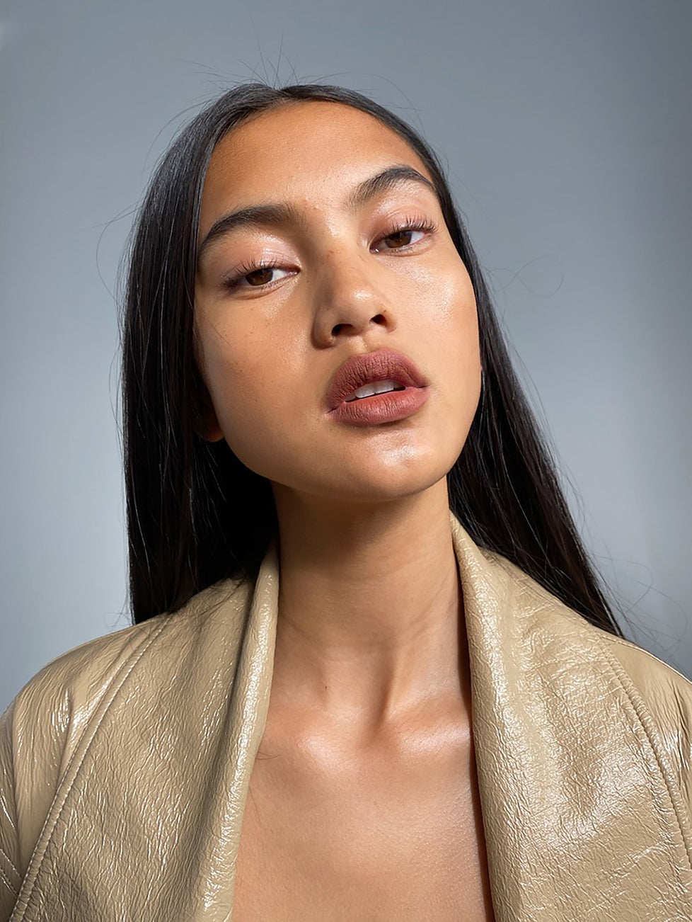 Amanda wears Fluffmatte in Mood