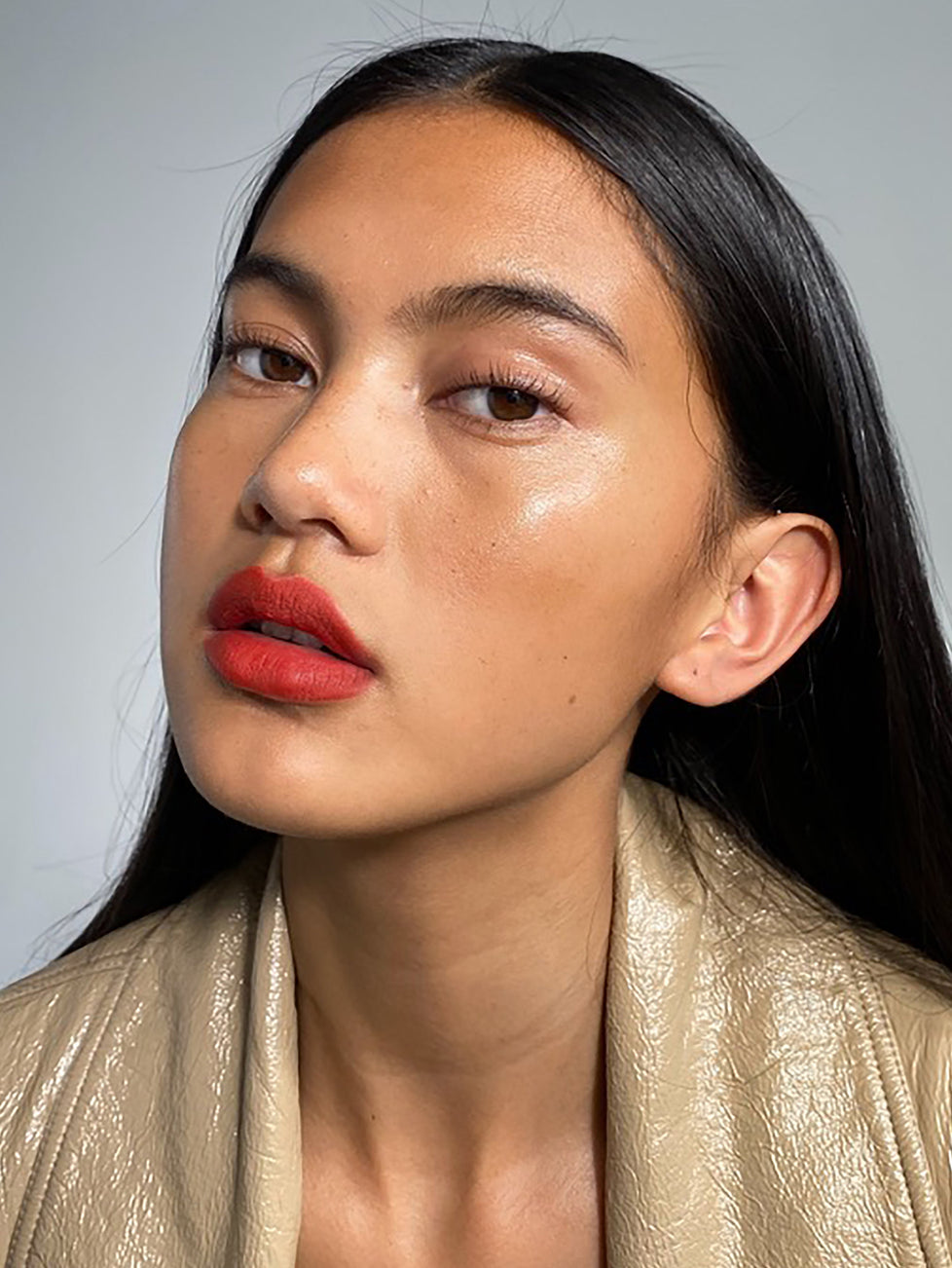 Amanda wears Fluffmatte in Hot Sauce