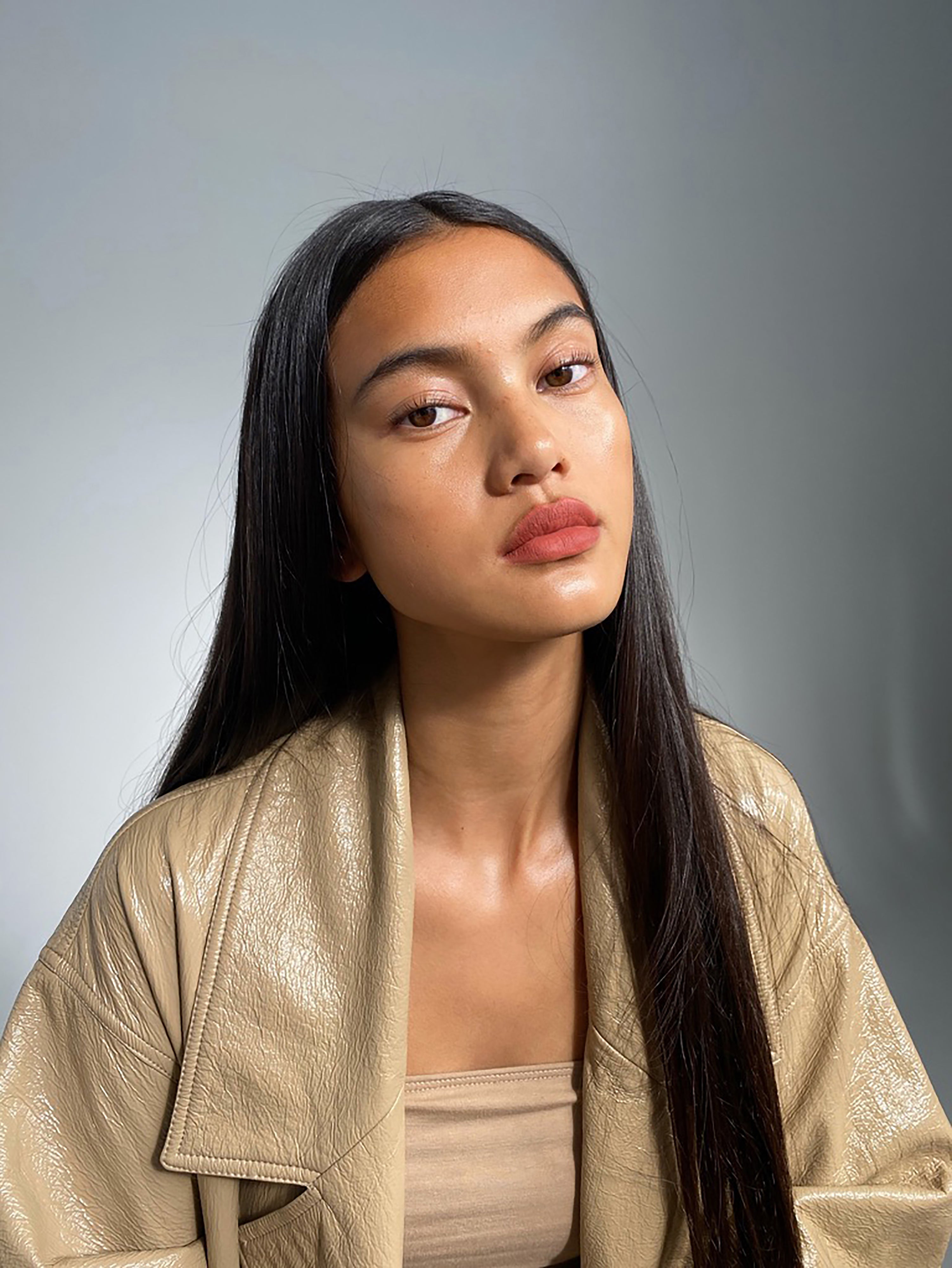 Amanda wears Fluffmatte in Vacay