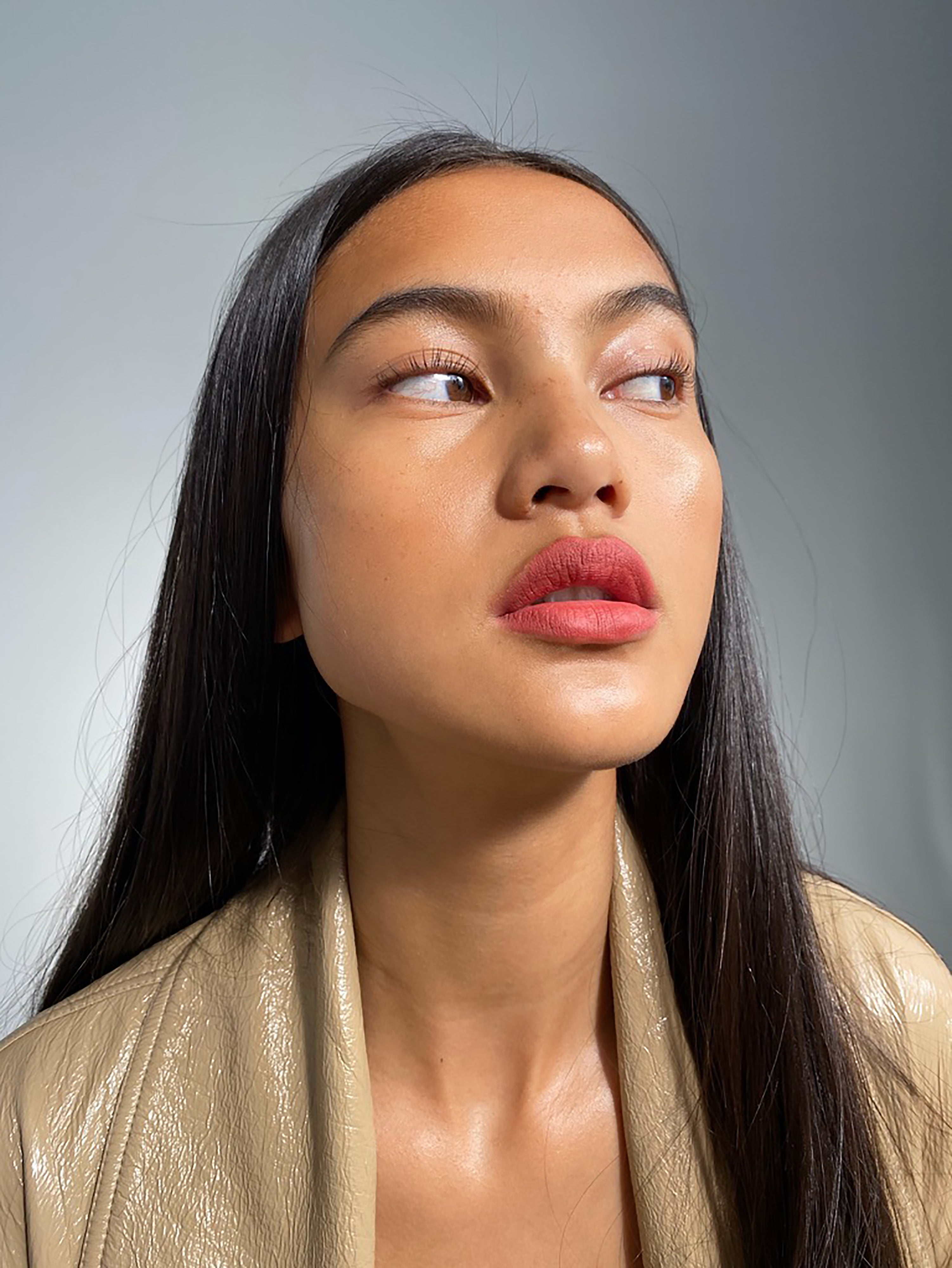 Amanda wears Fluffmatte in Girl Crush