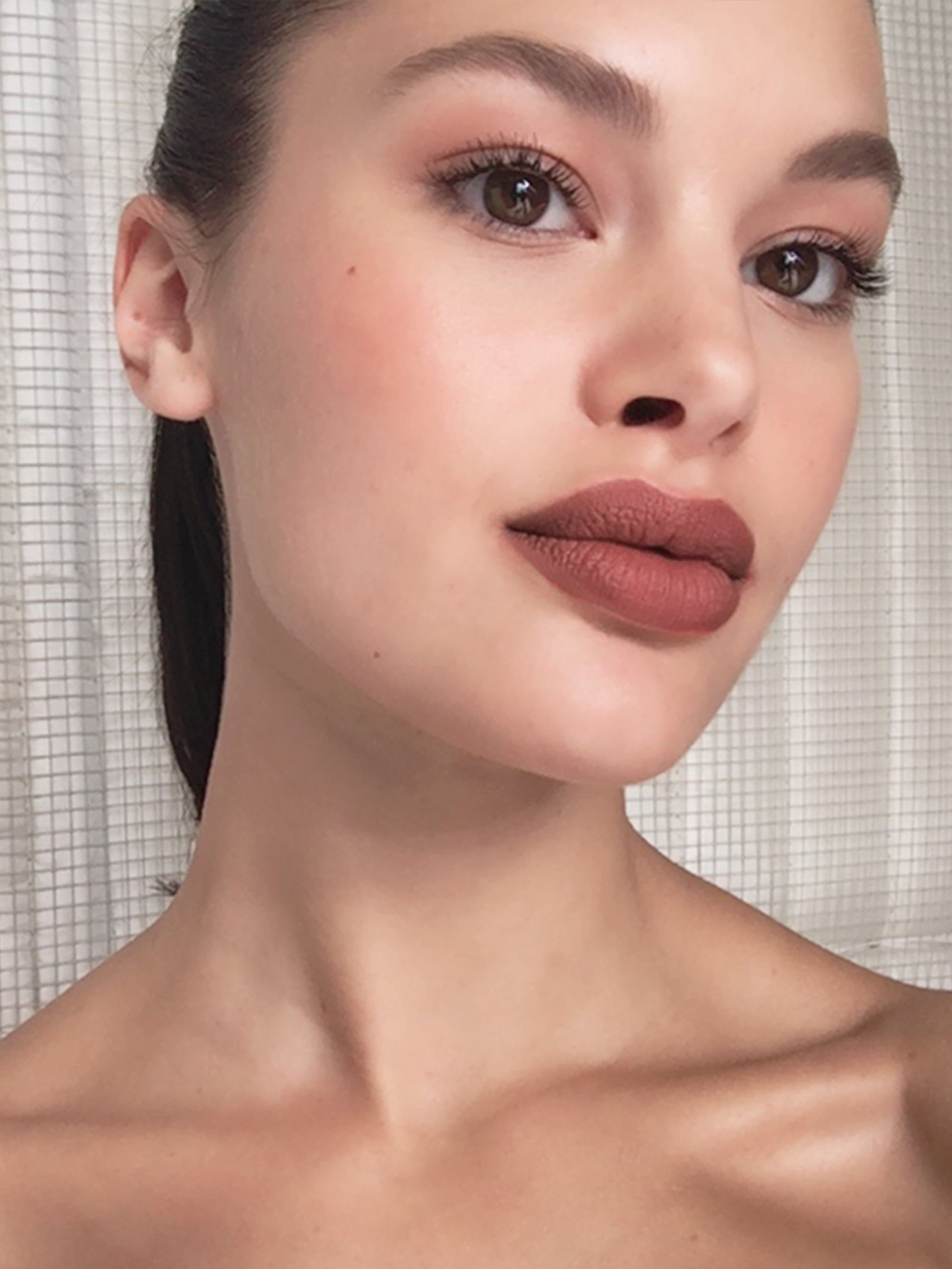 Madison wears Fluffmatte in Mood